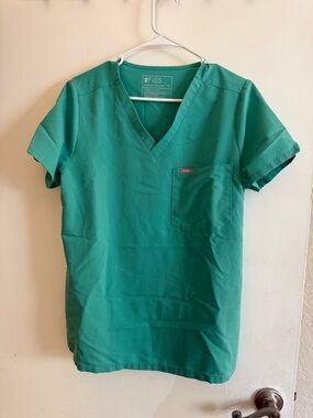 Figs Women’s V-Neck Top in Surgical Green